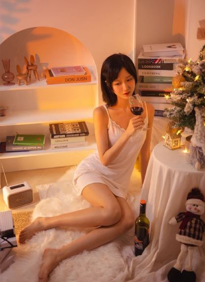 皇上捏住宫女的巨峰_午夜激情福利视频